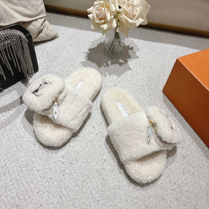 l0vis Vvtt0n slippers